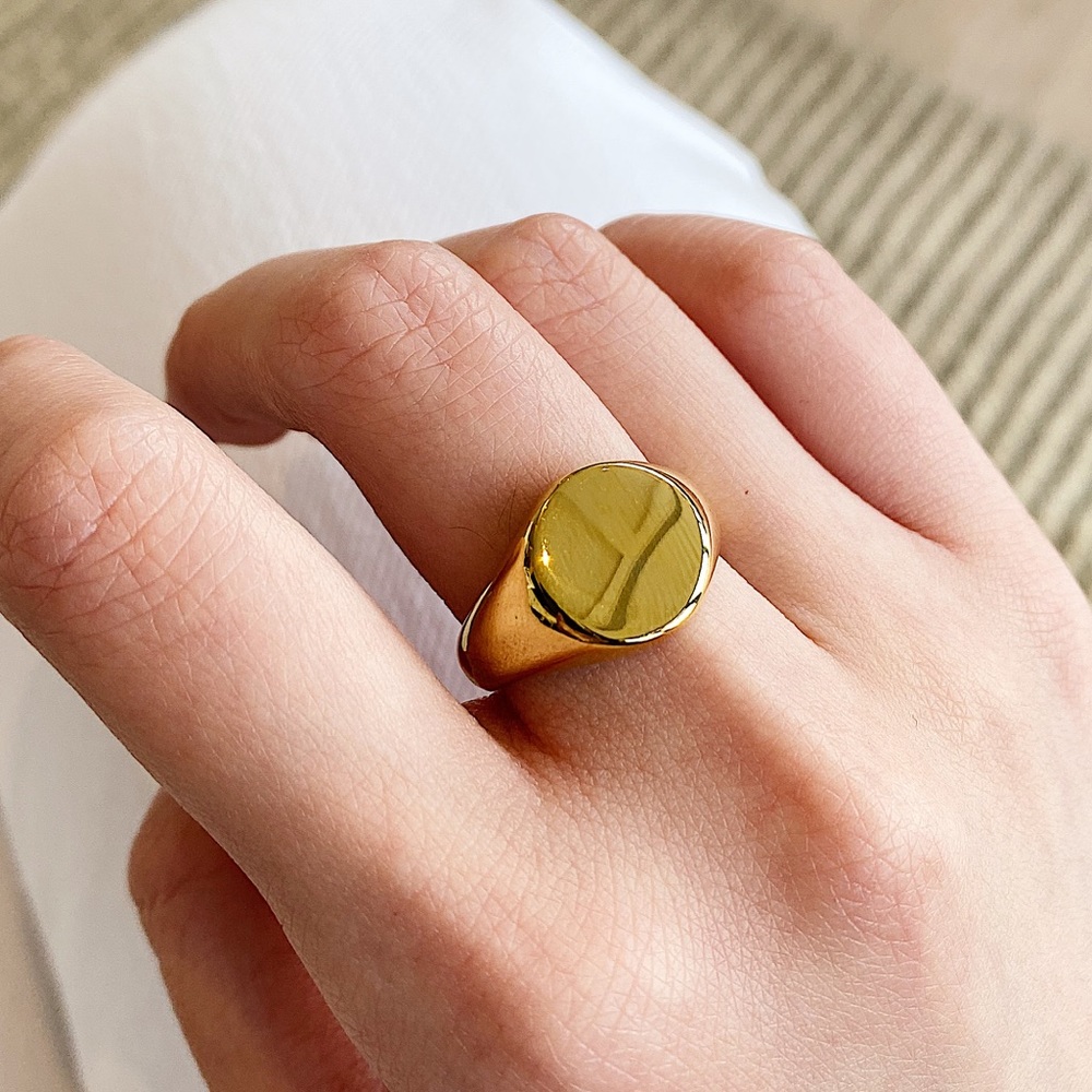 18K Gold Round Signet Ring